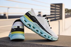 Sketchers Helsinki Slip-ins Glide Step Altus